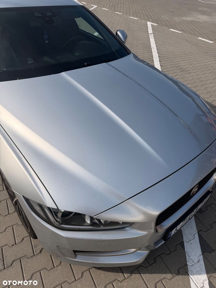 Jaguar XE 2.0 D AWD R-Sport - 17
