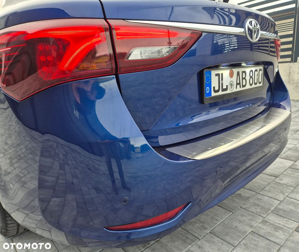 Toyota Avensis 1.8 Premium - 14