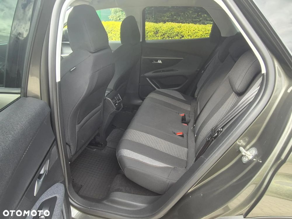 Peugeot 3008 1.5 BlueHDi Allure Pack S&S EAT8 - 17