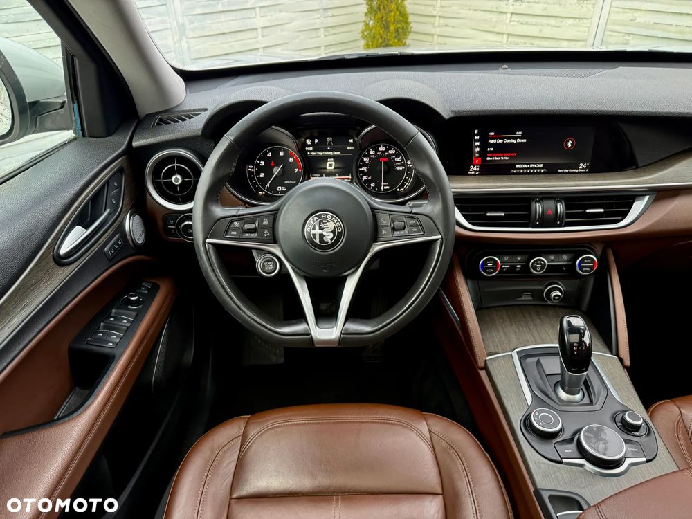 Alfa Romeo Stelvio 2.0 Turbo 16V AT8-Q4 Veloce Ti - 6