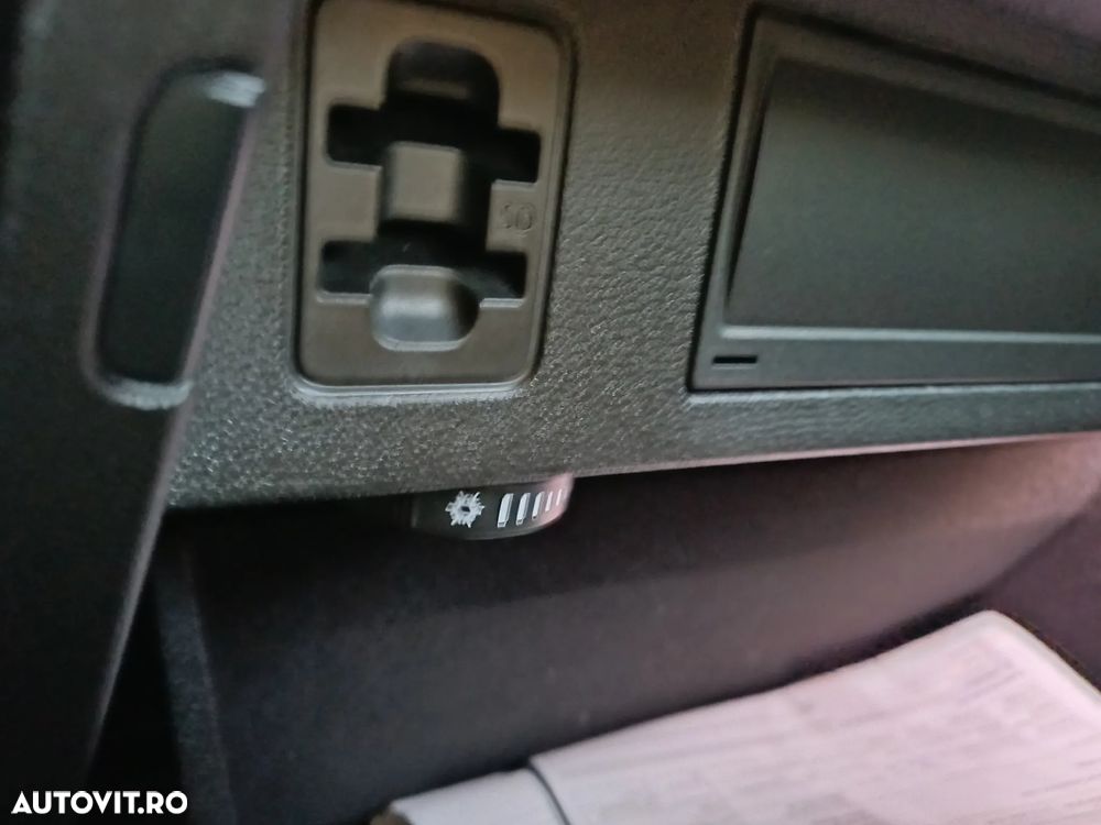 Volkswagen Passat Variant 2.0 TDI DSG Comfortline - 31