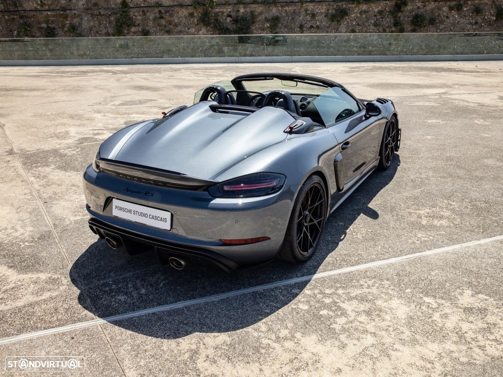 Porsche 718 Spyder - 13