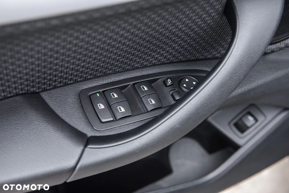 BMW X1 sDrive20d Sport Line - 16