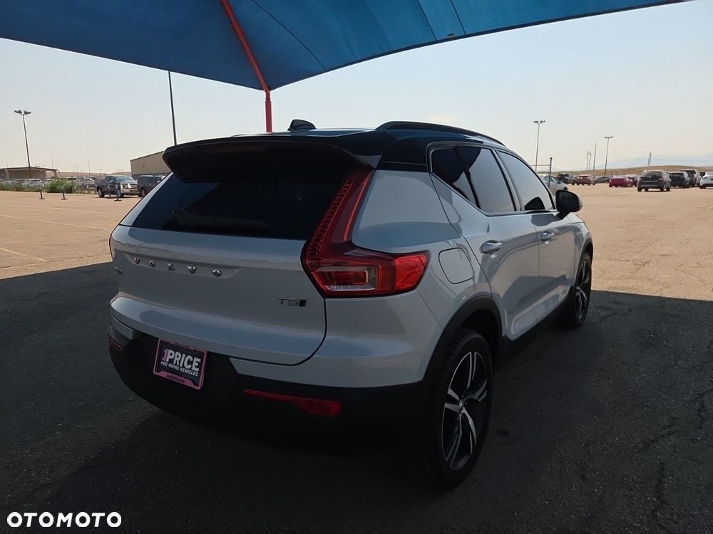 Volvo XC 40 T5 AWD R-Design - 4