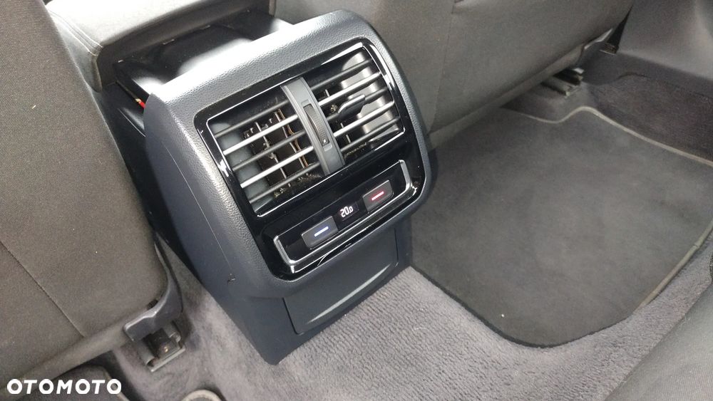 Volkswagen Passat - 19