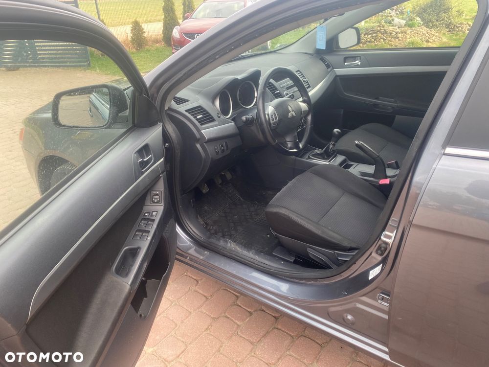 Mitsubishi Lancer 1.5 Inform - 9