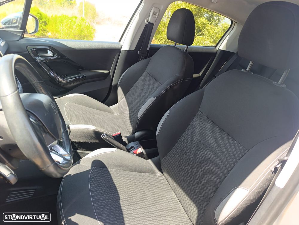 Peugeot 208 1.2 PureTech Style - 20
