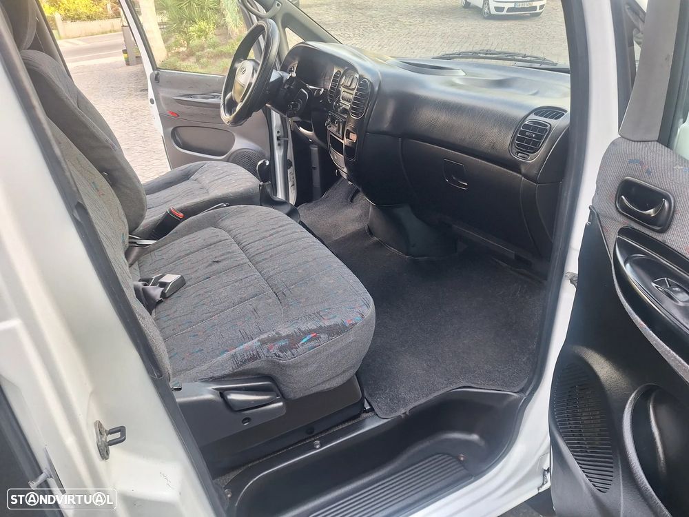 Hyundai H-1 Starex - 10