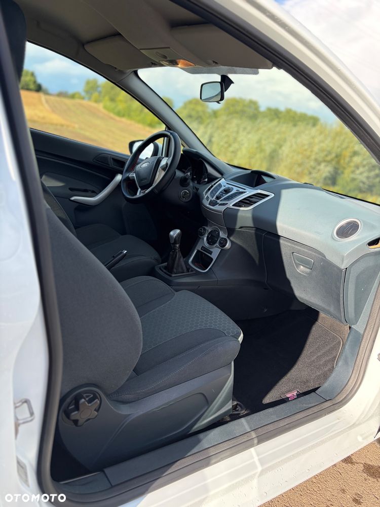 Ford Fiesta - 9