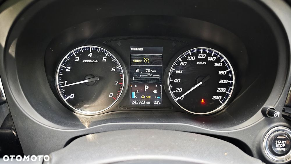 Mitsubishi Outlander - 10