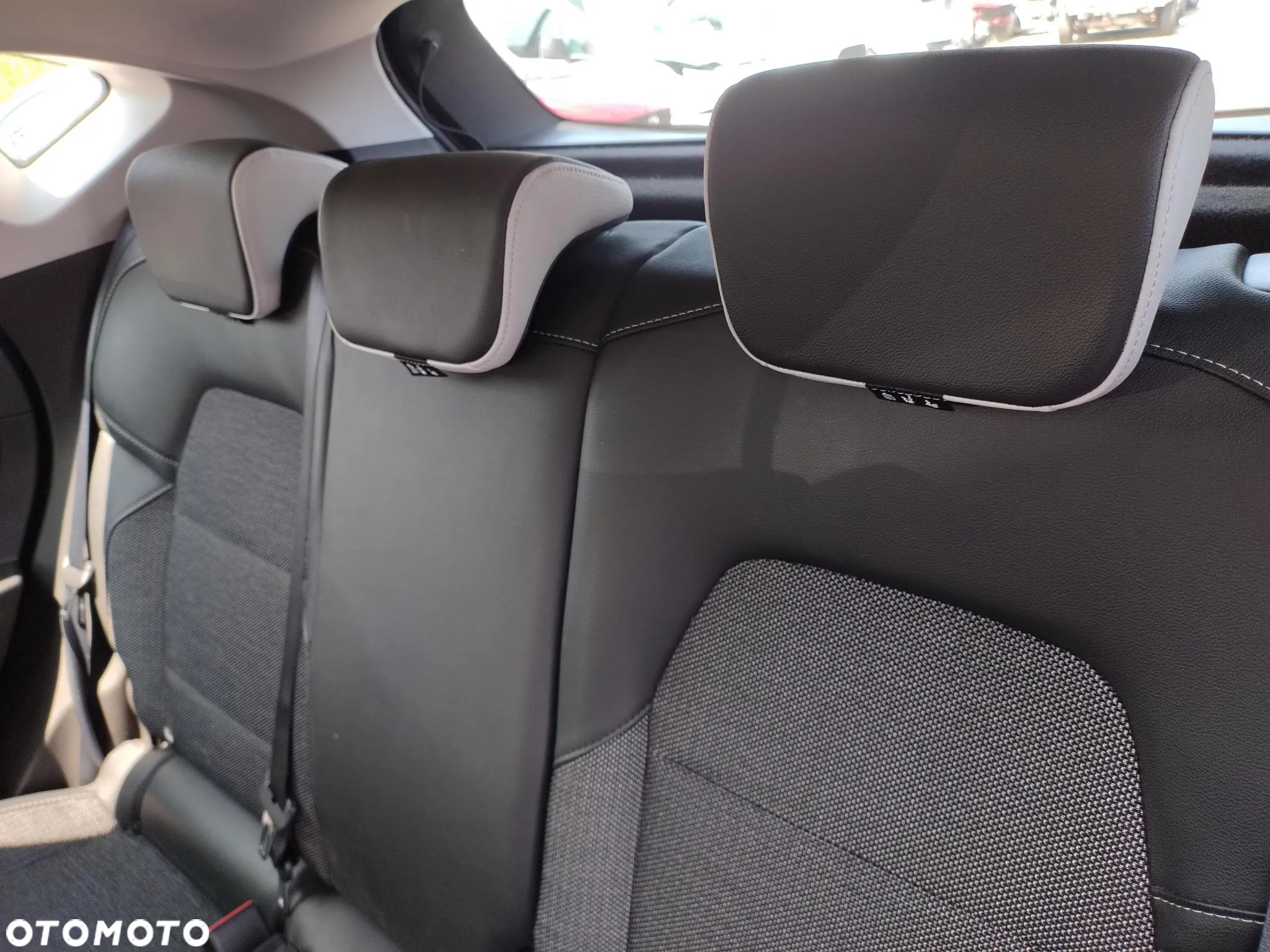 Renault Captur 1.3 TCe mHEV Intens EDC - 17