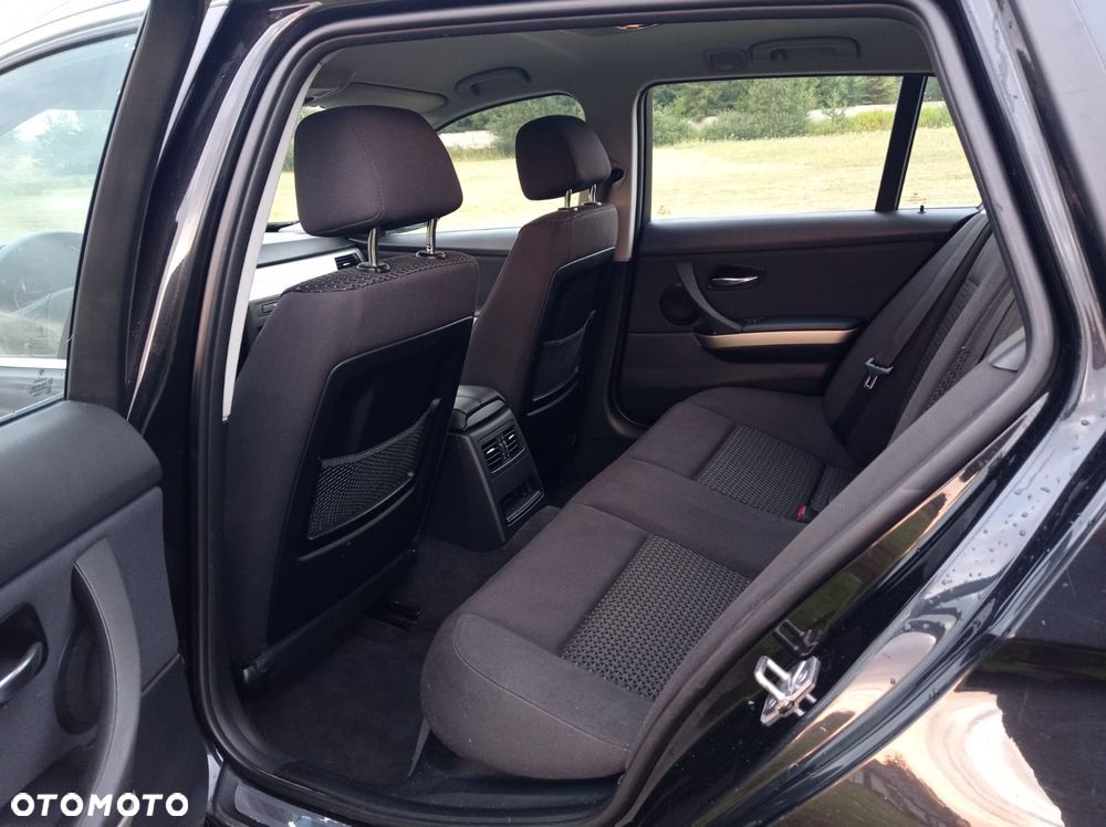 BMW Seria 3 318d - 11