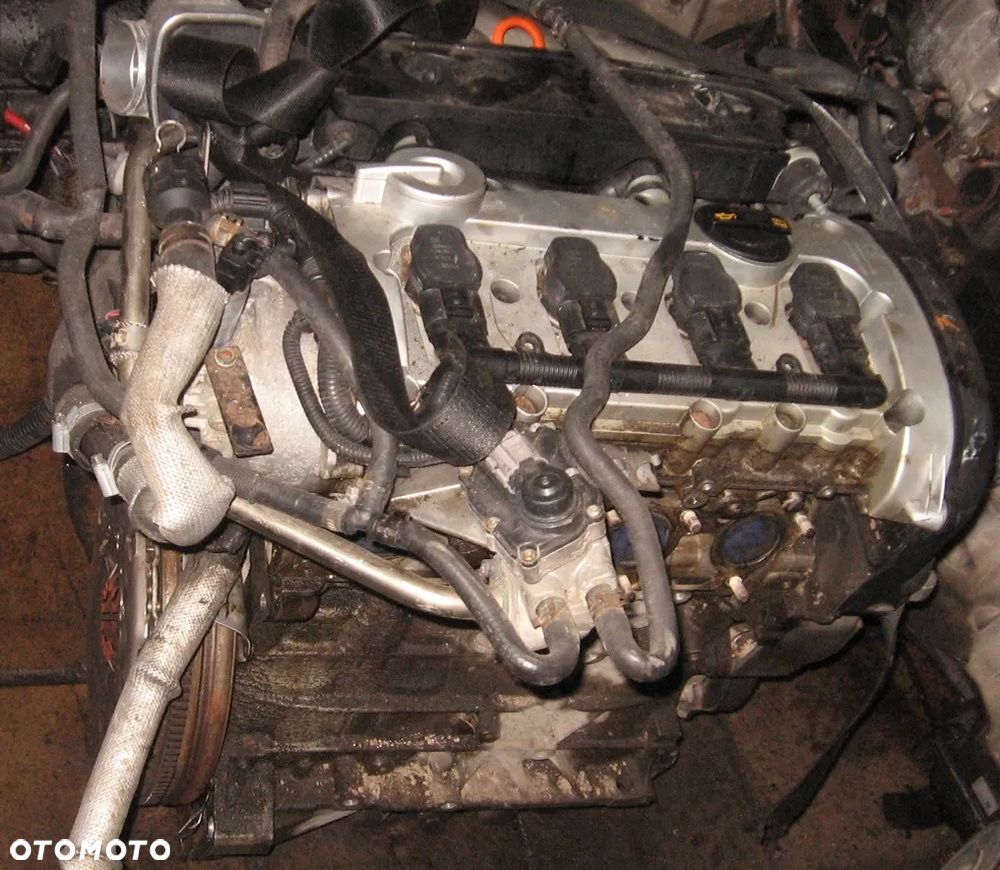2.0 FSI silnik słupek silnika AUDI A3 8P - 5