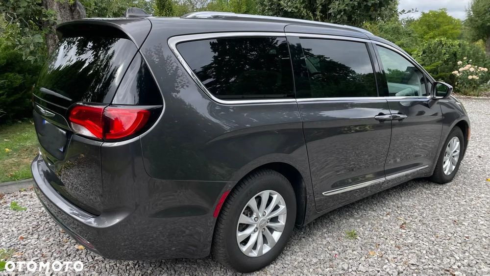 Chrysler Pacifica - 21