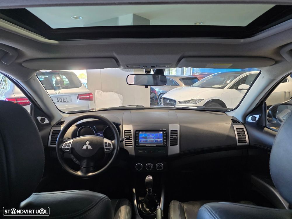 Mitsubishi Outlander 2.2 DI-D Instyle Navi - 27