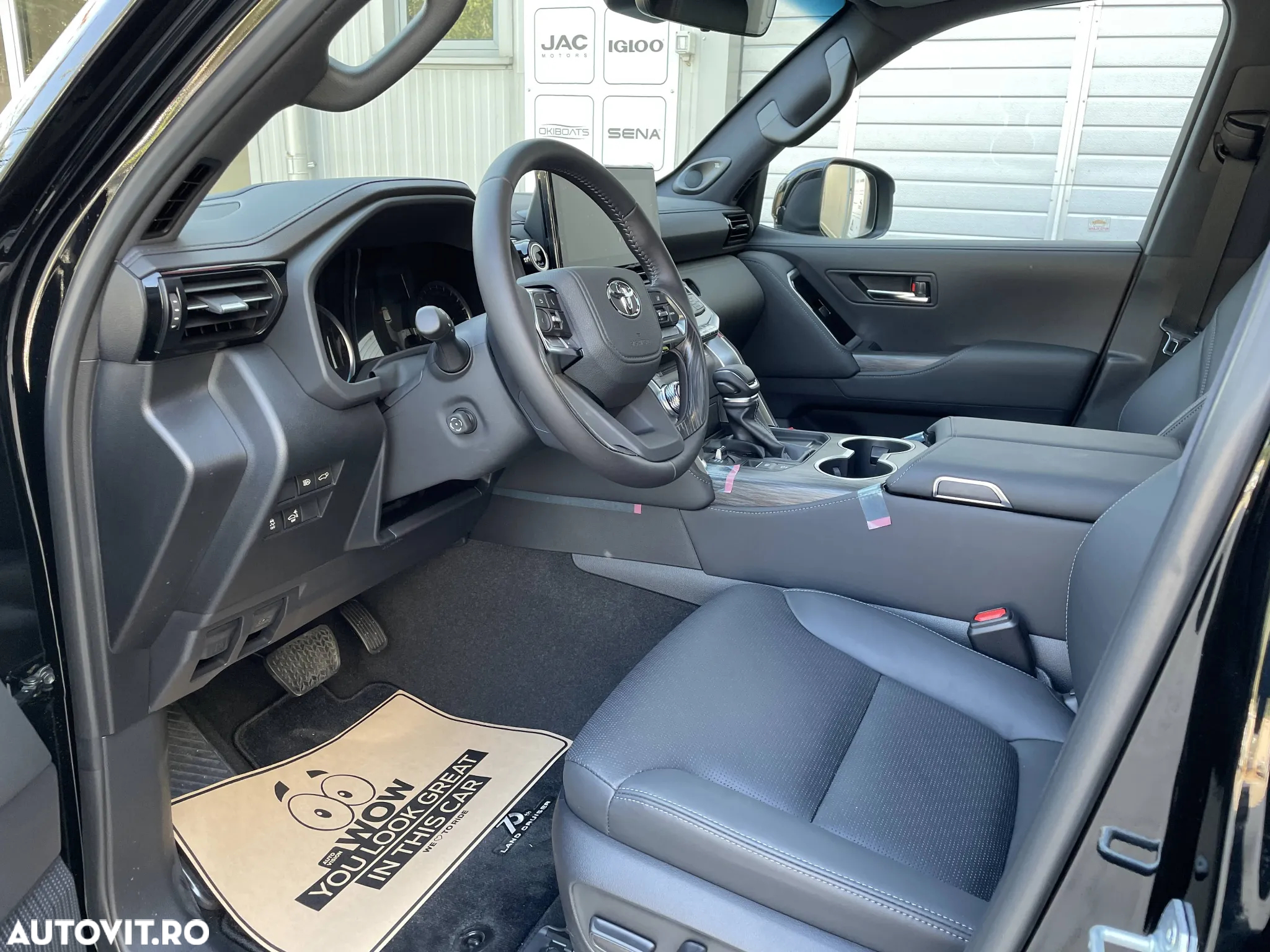 Toyota Land Cruiser 300 - 10