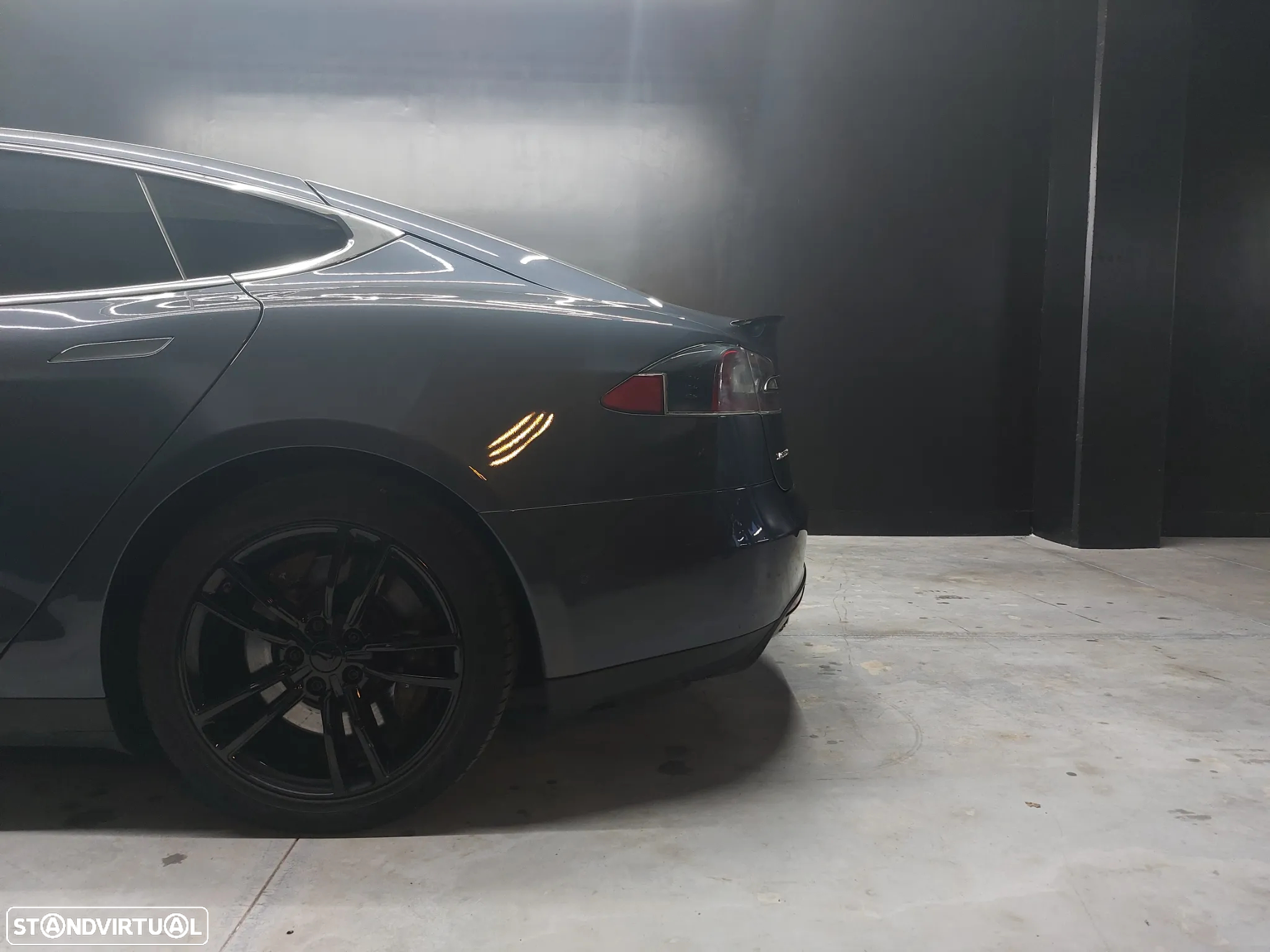 Tesla Model S 85 - 26