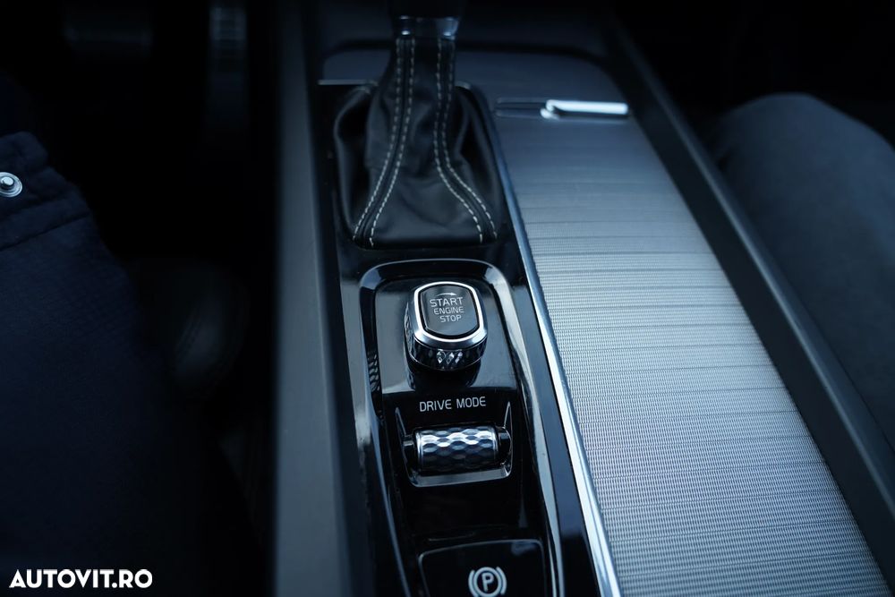 Volvo XC 60 D4 AWD Geartronic RDesign - 12