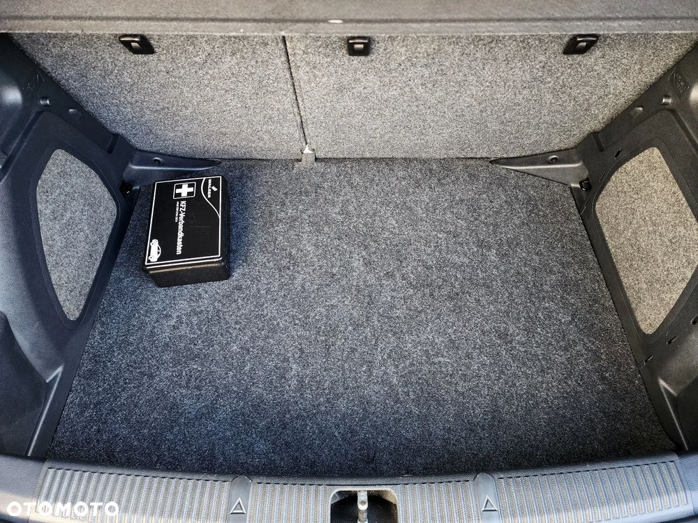 Skoda Fabia 1.2 HTP Ambiente - 40