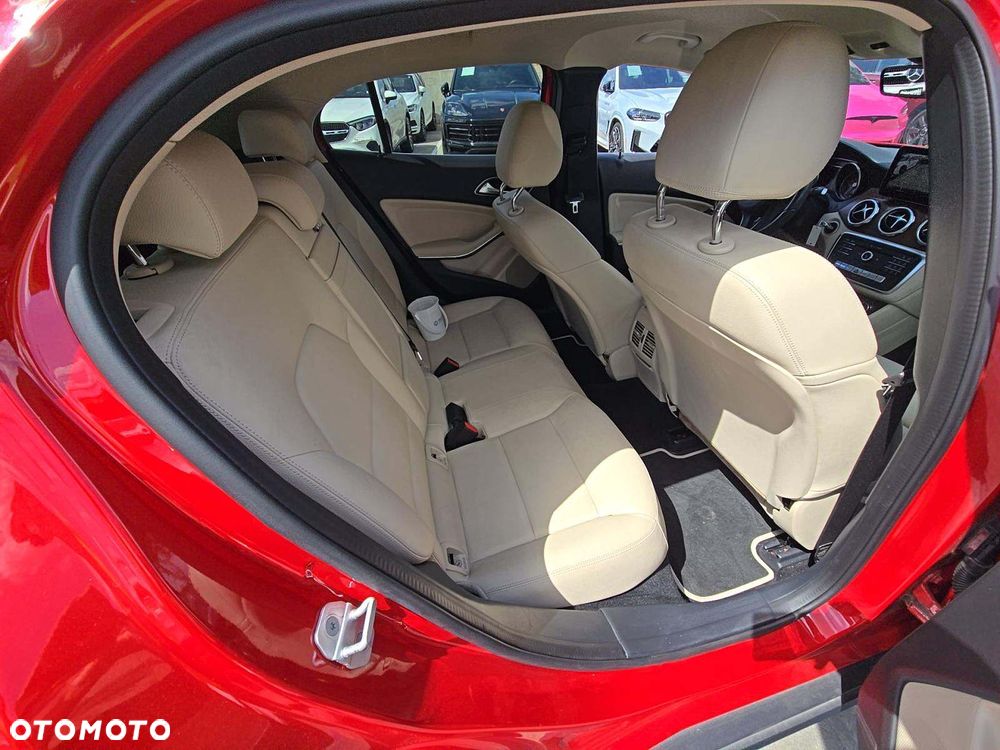 Mercedes-Benz GLA 250 4-Matic - 10