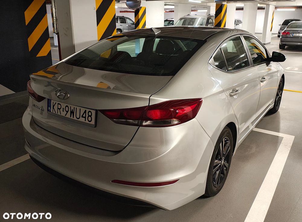 Hyundai Elantra - 5