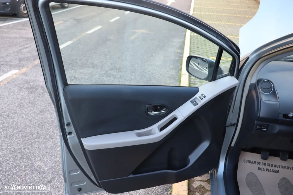 Toyota Yaris 1.3 VVT-i Sol High Pack VSC+TRC - 52