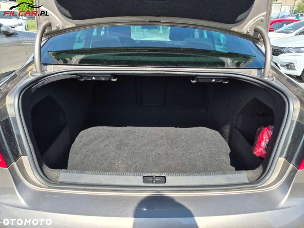 Volkswagen Passat - 20
