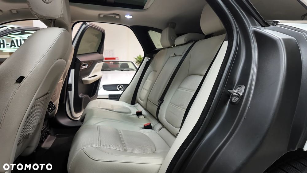 Jaguar F-Pace 2.0 i4D AWD Prestige - 30