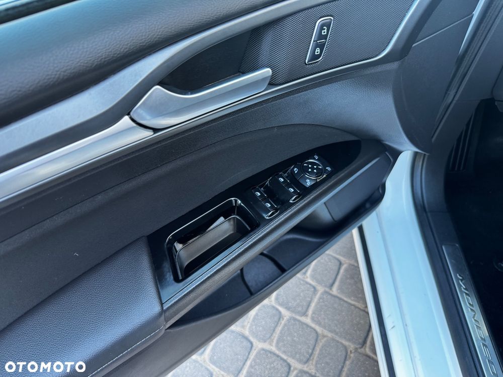 Ford Mondeo 2.0 EcoBlue Titanium - 28