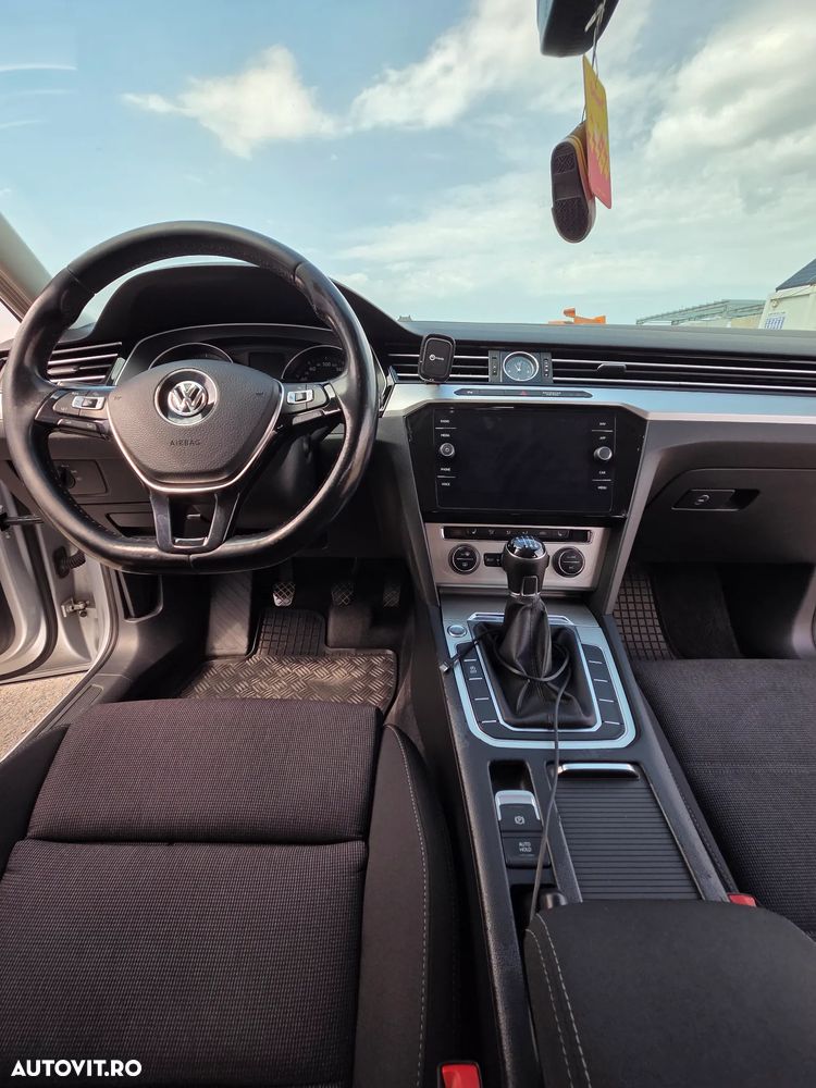 Volkswagen Passat 2.0 TDI Comfortline - 11