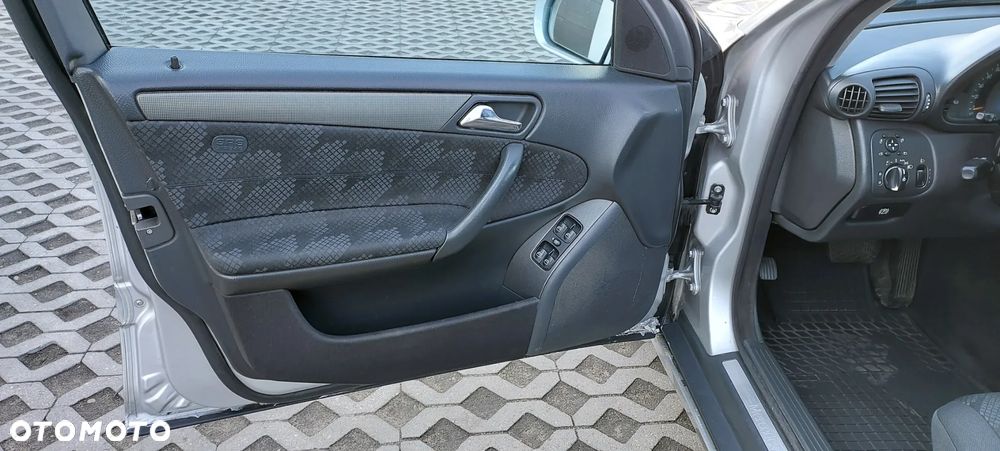 Mercedes-Benz Klasa C - 25
