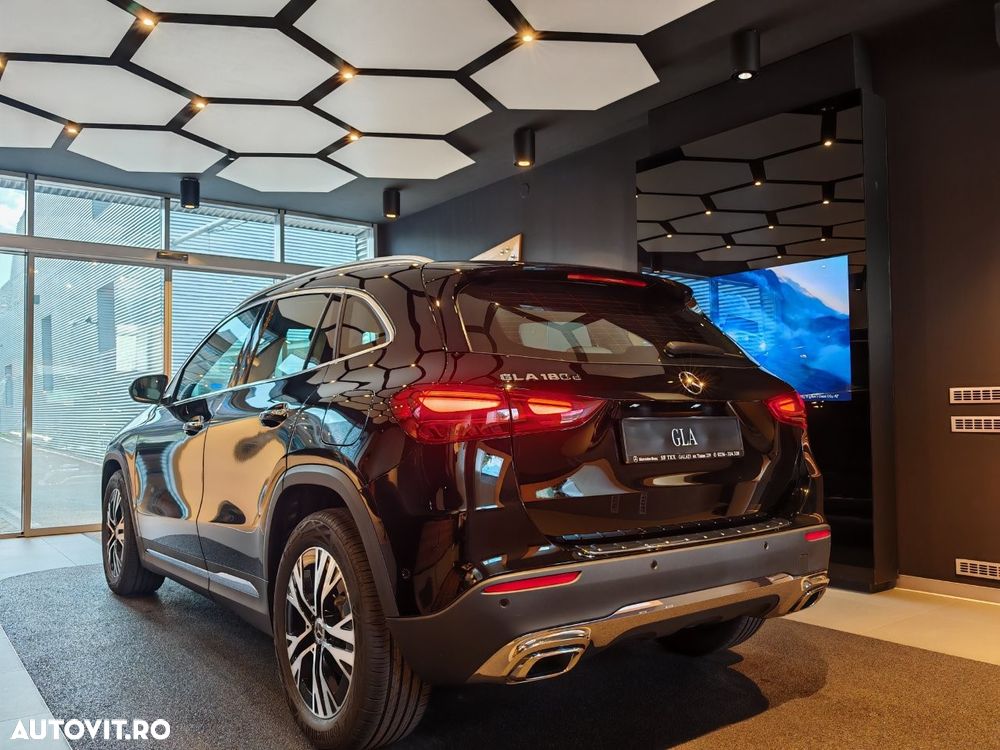 Mercedes-Benz GLA 180 d Aut. - 12