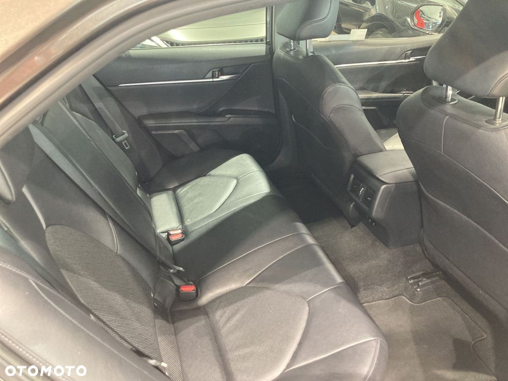 Toyota Camry - 10