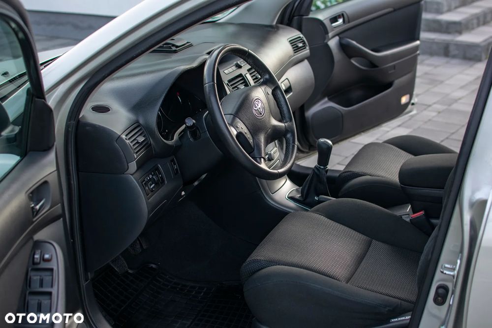 Toyota Avensis - 4