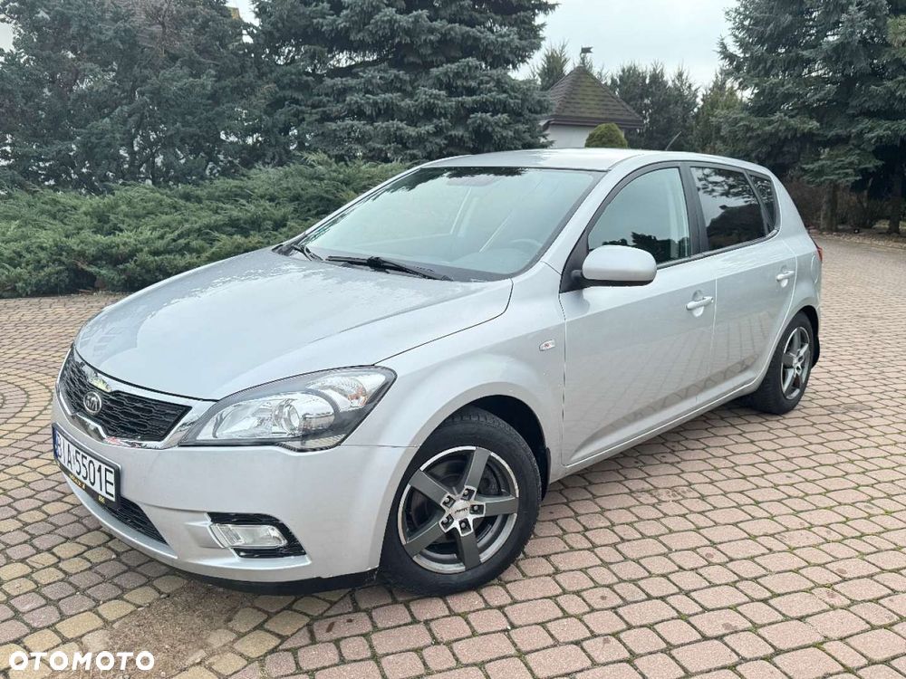 Kia Ceed - 16