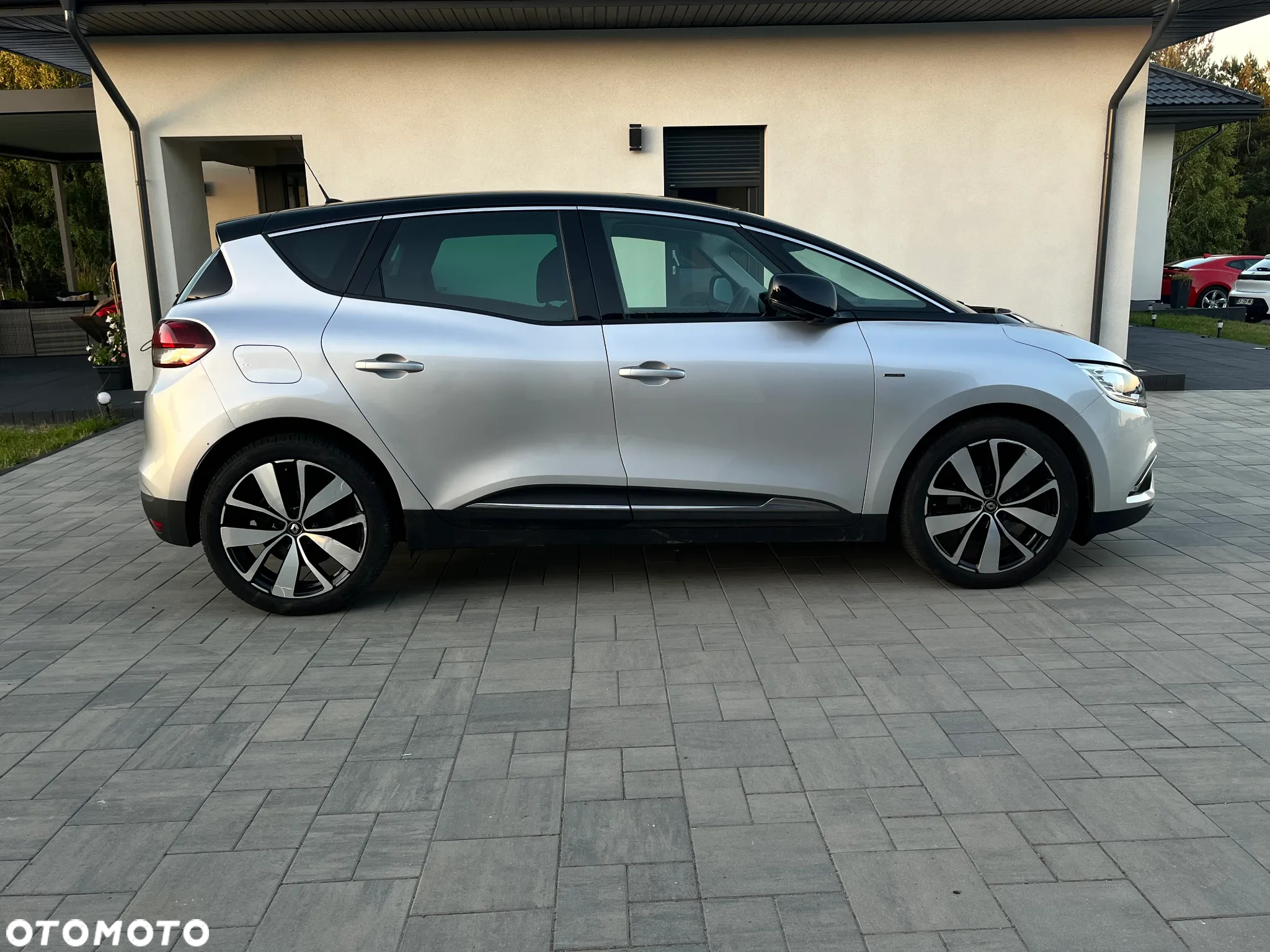 Renault Scenic TCe 115 GPF LIMITED - 8