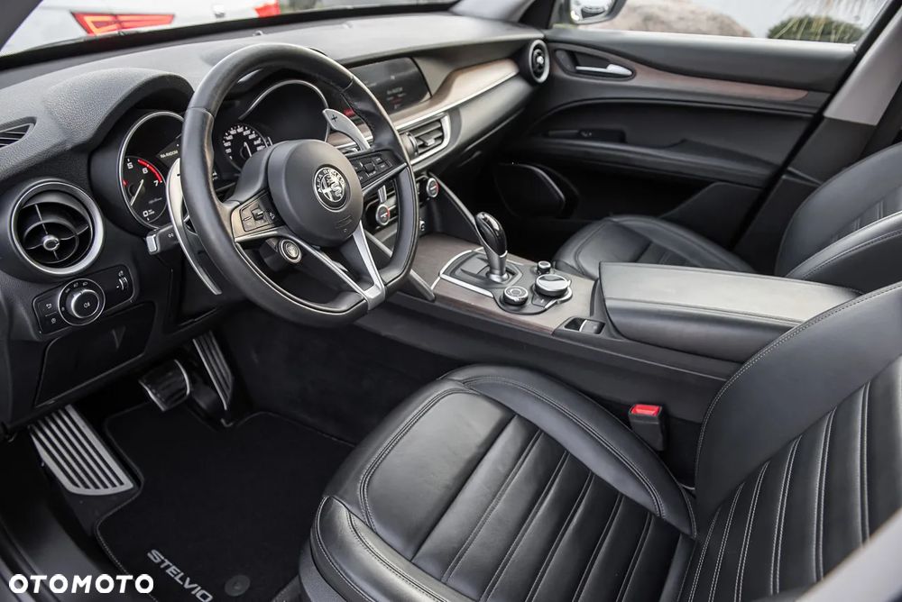 Alfa Romeo Stelvio 2.0 Turbo 16V AT8-Q4 Executive - 18