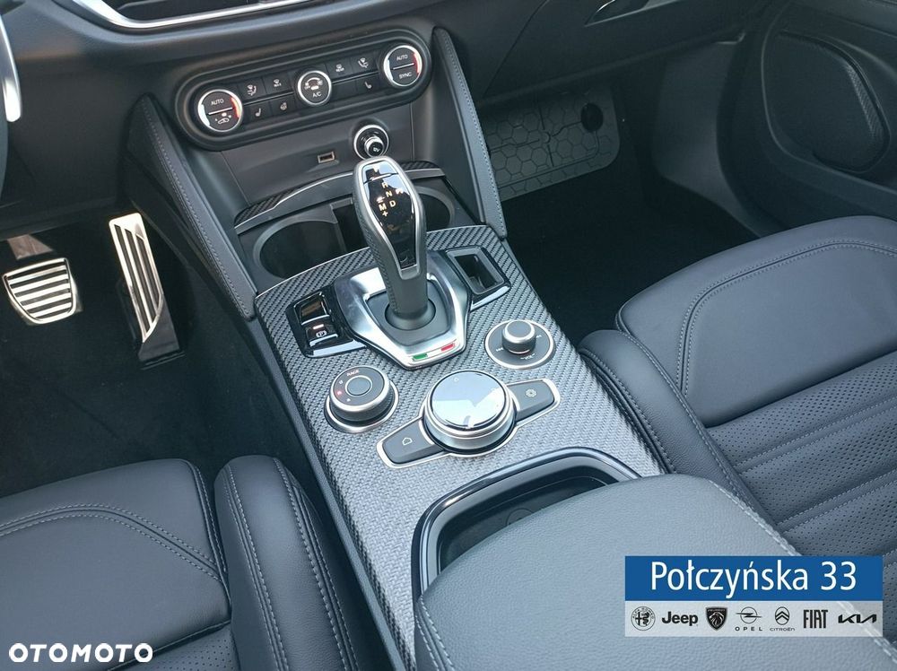 Alfa Romeo Stelvio - 38