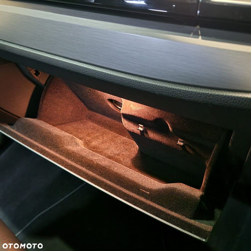 Volkswagen Multivan - 38