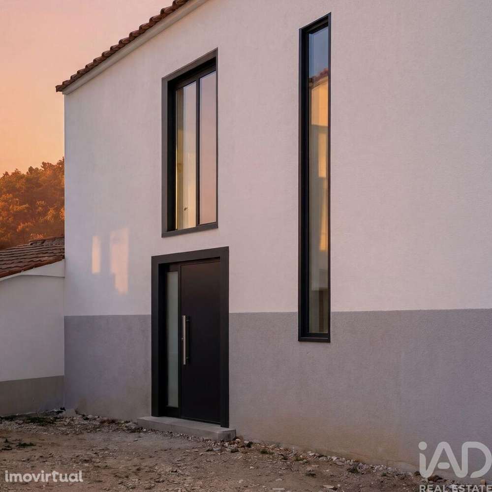 Moradia geminada T2 em Santo António dos Olivais de 60 m2 - Grande imagem: 2/21