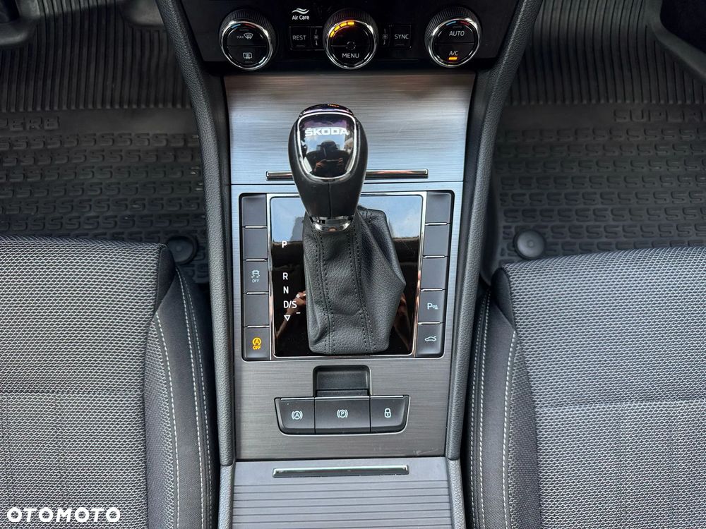 Skoda Superb 2.0 TDI SCR Style DSG - 34