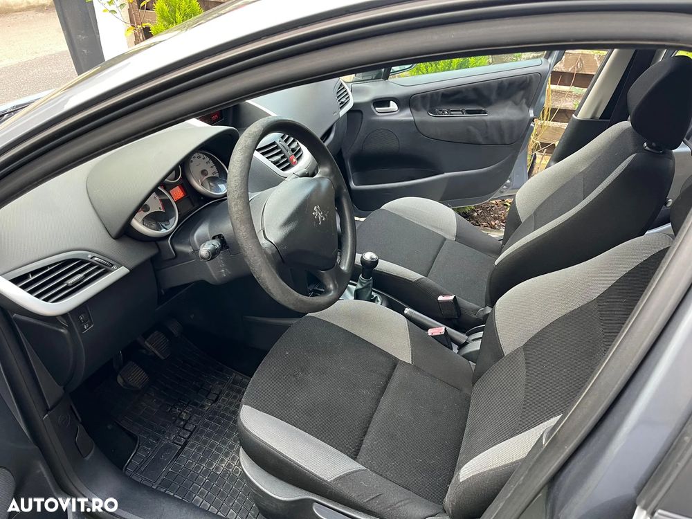 Peugeot 207 1.4HDI Urban - 8