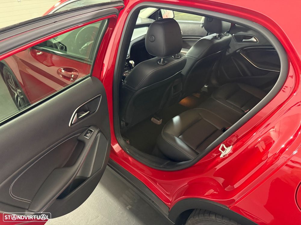 Mercedes-Benz GLA 180 d AMG Line - 16