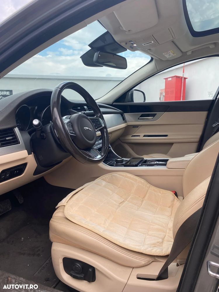 Jaguar XF 20d RWD E-Performance Prestige - 8