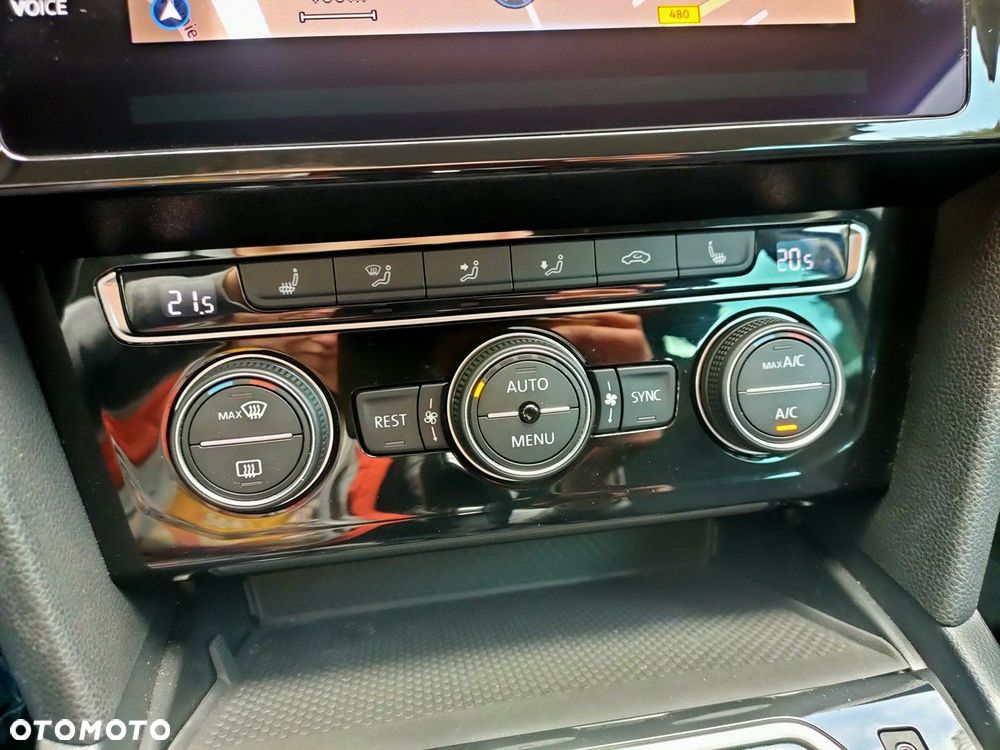 Volkswagen Passat - 32