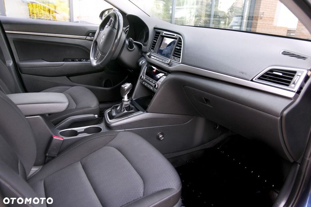 Hyundai Elantra - 14