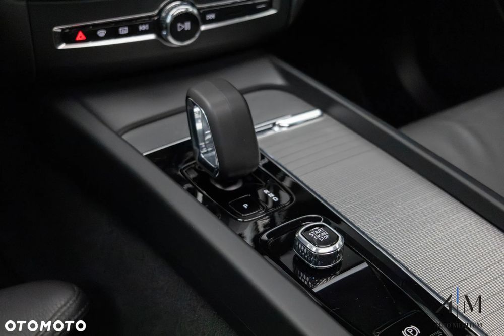 Volvo XC 60 B4 D AWD Ultimate Dark - 24