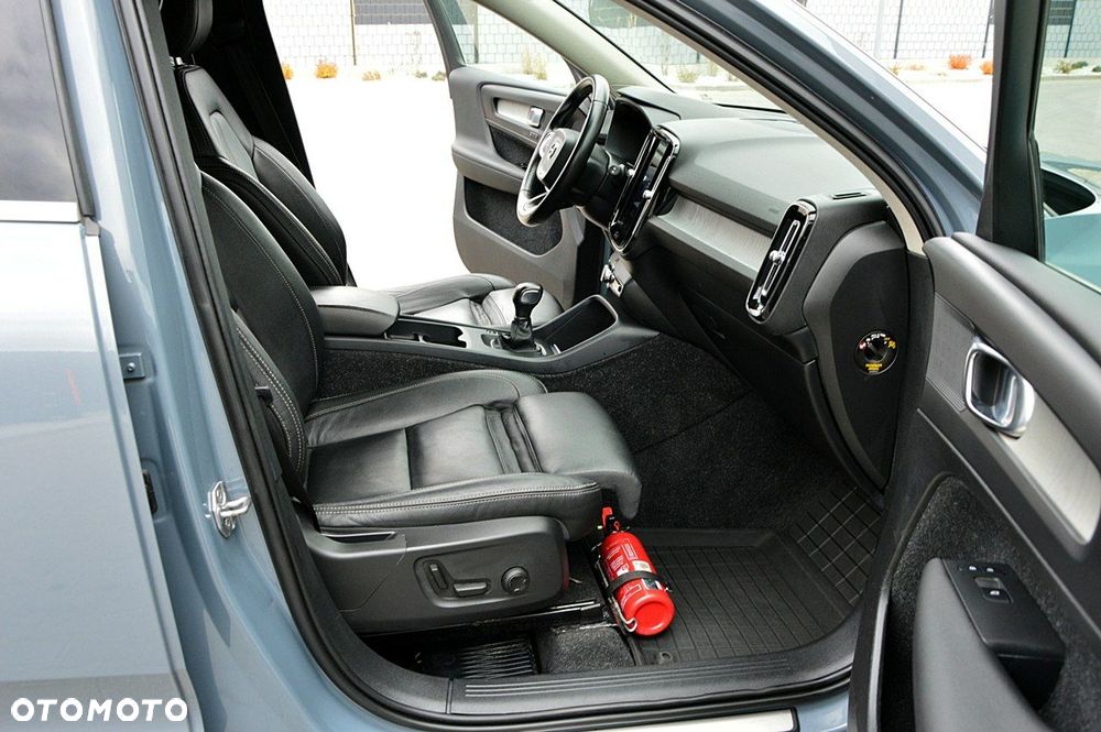 Volvo XC 40 T3 Momentum Pro - 27