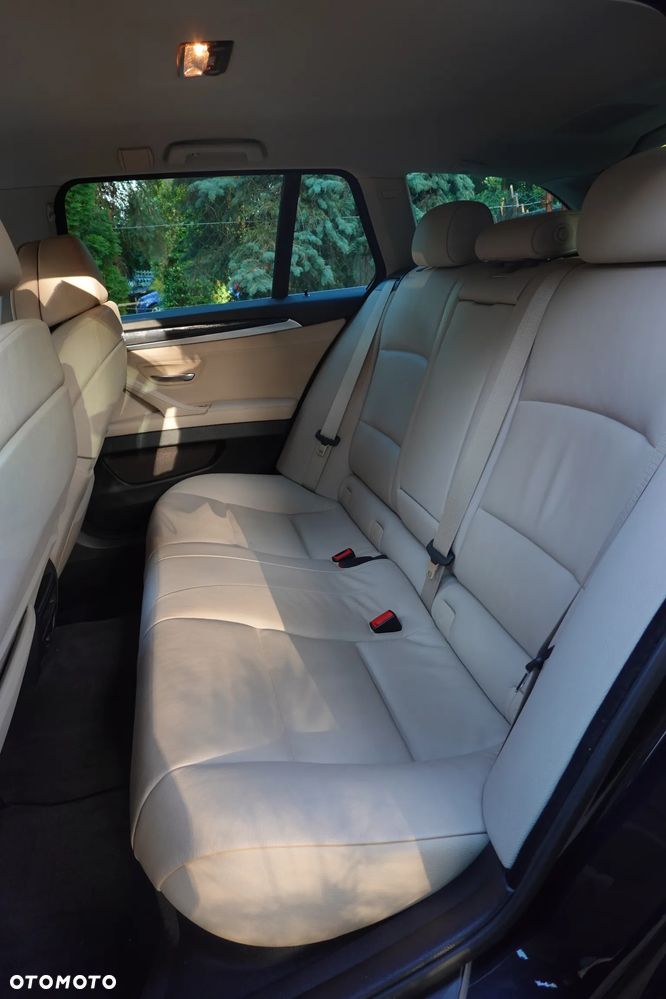 BMW Seria 5 530d xDrive - 14