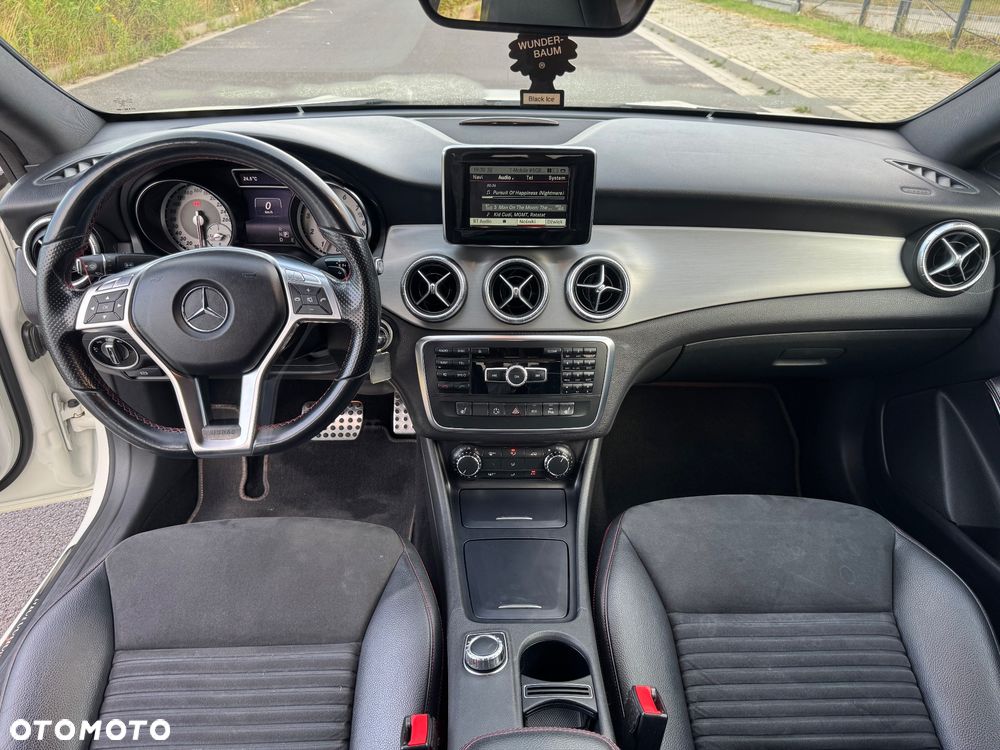 Mercedes-Benz CLA 200 7G-DCT AMG Line - 14